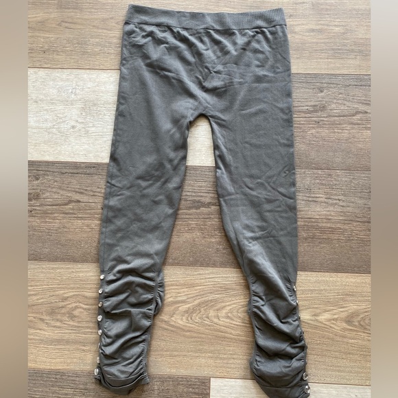 GRAY RUCHED CROPPED ANKLE LEGGINGS WITH RHINESTONES - Picture 5 of 10
